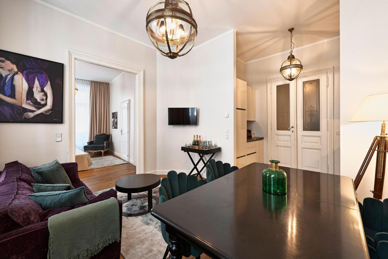 6 * Viena
