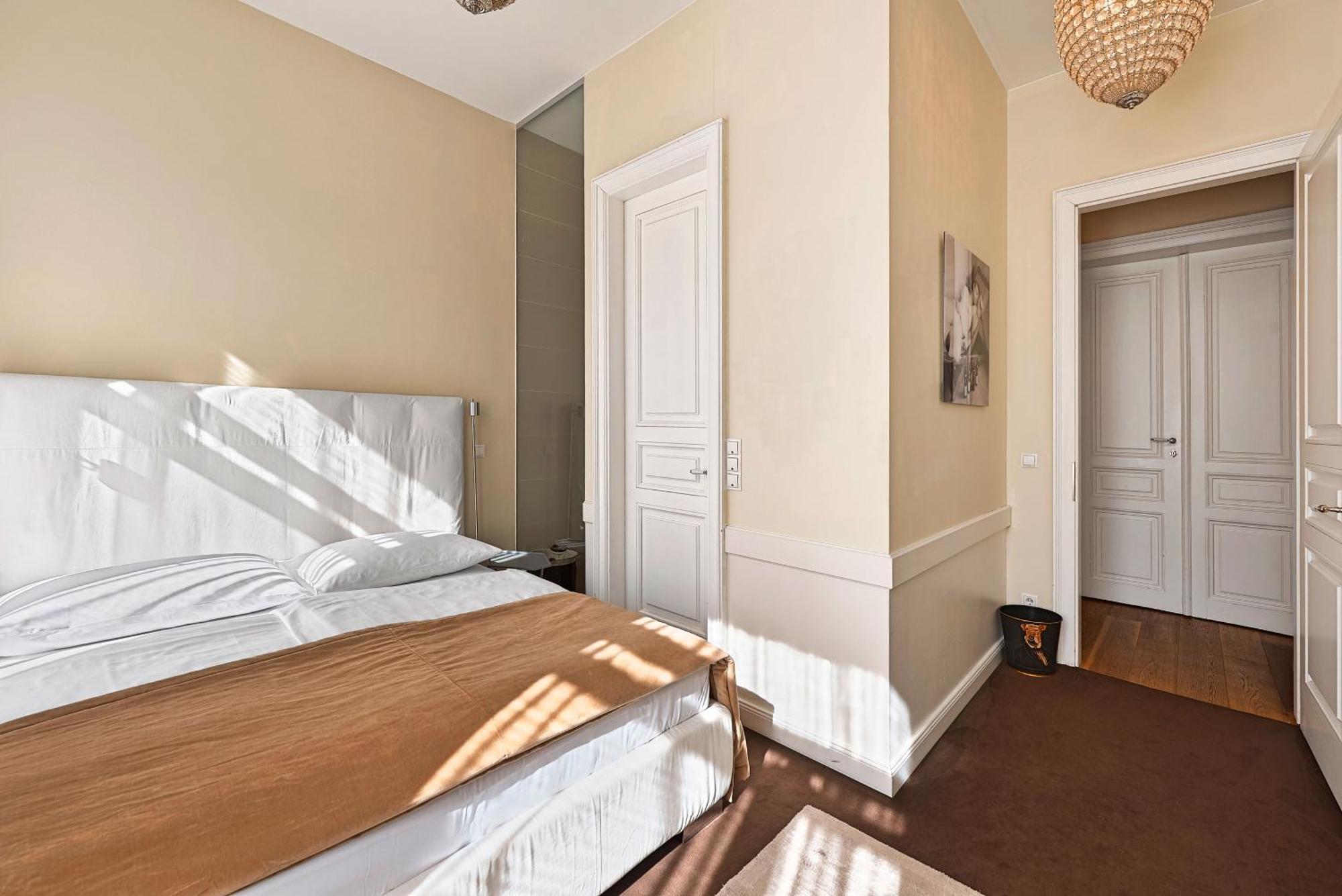6 * Viena